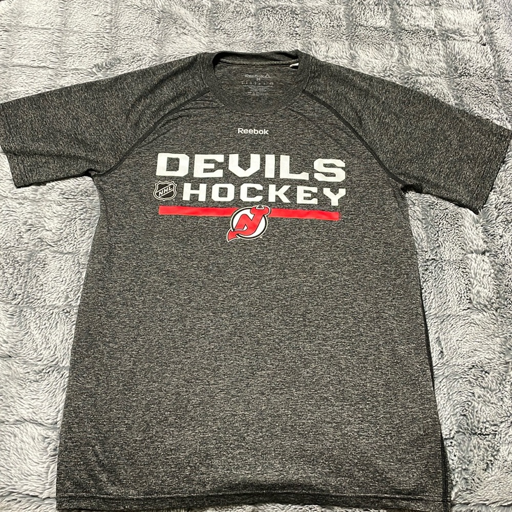 Devils Hockey Shirt 2 tone gray shirt - Men’s Medium